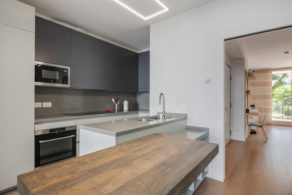 Easylife - Modern And Spacious Apt In Fiera City Life Milan Bagian luar foto