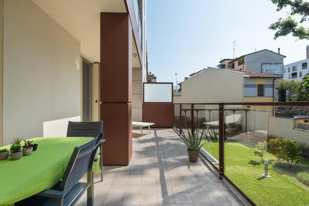 Easylife - Modern And Spacious Apt In Fiera City Life Milan Bagian luar foto