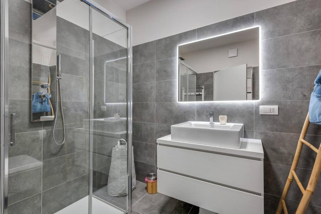 Easylife - Modern And Spacious Apt In Fiera City Life Milan Bagian luar foto