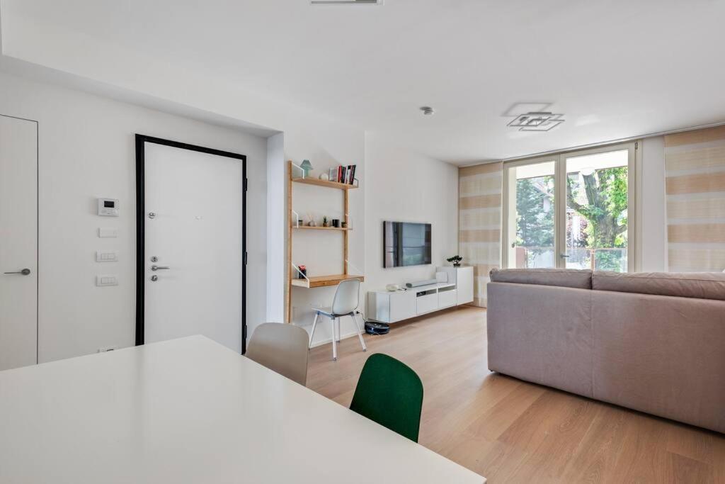 Easylife - Modern And Spacious Apt In Fiera City Life Milan Bagian luar foto