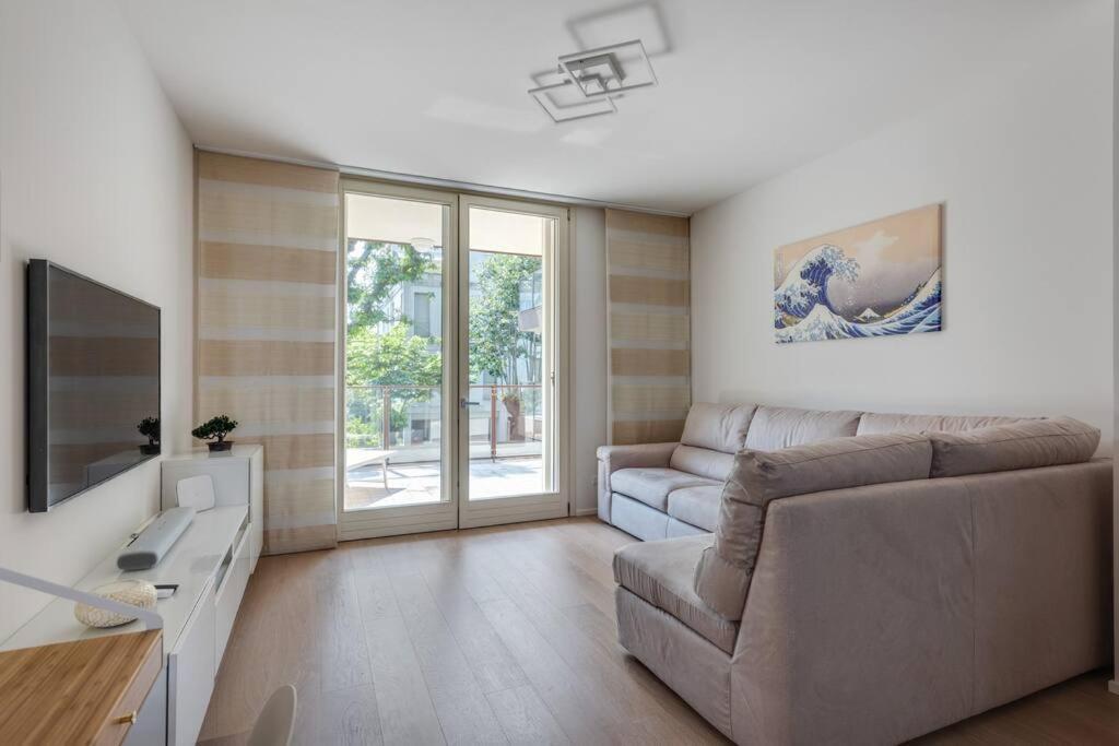 Easylife - Modern And Spacious Apt In Fiera City Life Milan Bagian luar foto
