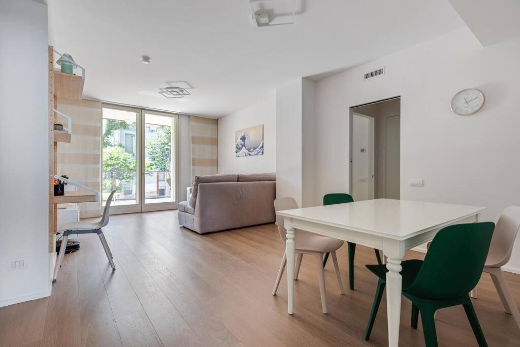 Easylife - Modern And Spacious Apt In Fiera City Life Milan Bagian luar foto